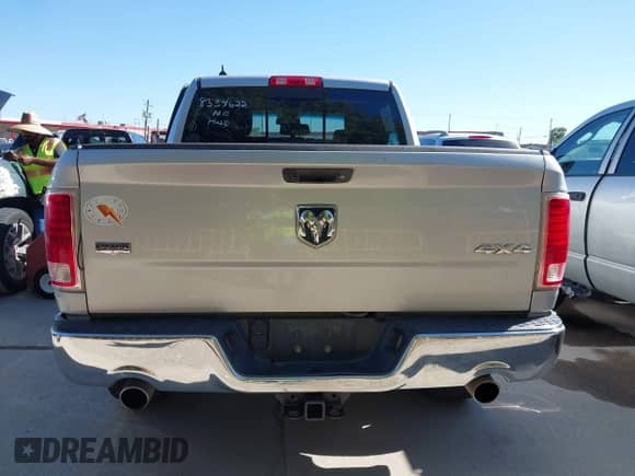 2017 Ram 1500 Laramie z VIN 1C6RR7NT8HS640778, wystawiony jako IAAI lot #43515159 z przebiegiem 186 335 mil mil oraz . Historia ofert i sprzedaży dostępna na DreamBid. Obrazek 16.