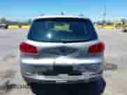 2016 Volkswagen Tiguan S z VIN WVGAV7AXXGW537679, wystawiony jako IAAI lot #42345024 z przebiegiem 92 229 mil mil oraz . Historia ofert i sprzedaży dostępna na DreamBid. Obrazek 16.