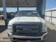 2015 Ford F-250 XL z VIN 1FTBF2B64FEA56300, wystawiony jako Copart lot #68906685 z przebiegiem 277 739 mil mil oraz Czysty tytuł • Clean title. Historia ofert i sprzedaży dostępna na DreamBid. Obrazek 5.