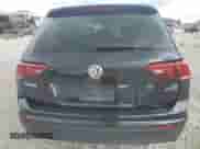 2018 Volkswagen Tiguan S с VIN 3VV0B7AX0JM057250, выставлен на аукционе Copart как лот 70381245 с пробегом 82 248 миль миль и Списание • Salvage title. История ставок и продаж доступна на DreamBid. Изображение 6.