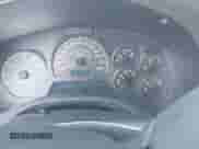 2002 Chevrolet TrailBlazer LS z VIN 1GNDT13S922128652, wystawiony jako IAAI lot #42212905 z przebiegiem 213 734 mil mil oraz . Historia ofert i sprzedaży dostępna na DreamBid. Obrazek 7.