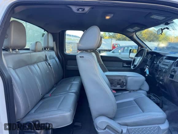 2013 Ford F-150 XLT z VIN 1FTEX1CM4DFD87368, wystawiony jako Copart lot #86218295 z przebiegiem 163 990 mil mil oraz Czysty tytuł • Clean title. Historia ofert i sprzedaży dostępna na DreamBid. Obrazek 9.