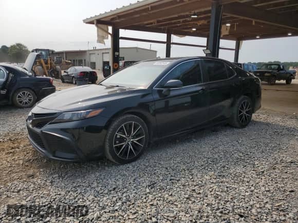 2021 Toyota Camry SE z VIN 4T1S11AK7MU455076, wystawiony jako Copart lot #59382545 z przebiegiem 118 763 mil mil oraz Szkoda całkowita • Salvage title. Historia ofert i sprzedaży dostępna na DreamBid. Obrazek 1.