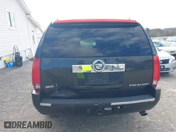 2011 Cadillac Escalade ESV Premium z VIN 1GYS4JEF5BR377335, wystawiony jako IAAI lot #41820043 z przebiegiem 181 619 mil mil oraz . Historia ofert i sprzedaży dostępna na DreamBid. Obrazek 17.