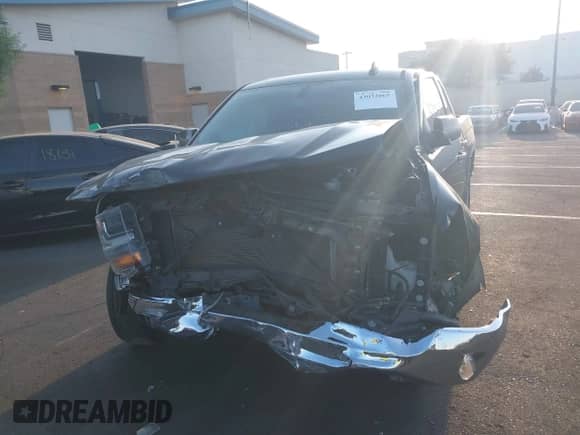 2016 Chevrolet Silverado 1500 LT z VIN 3GCPCREC4GG381810, wystawiony jako IAAI lot #43032065 z przebiegiem 107 102 mil mil oraz . Historia ofert i sprzedaży dostępna na DreamBid. Obrazek 6.