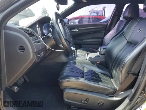 2014 Chrysler 300 S with VIN 2C3CCAGT8EH331457, listed as a Copart auction lot 71544925 with 166,654 mi miles and Clean title. Bid and sale history available at DreamBid. Image 7.