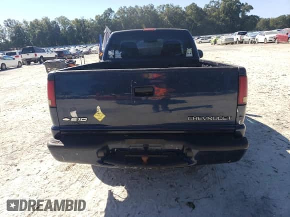 2002 Chevrolet S-10 LS with VIN 1GCCS145X28102414, listed as a Copart auction lot 76543574 with 185,819 mi miles and Salvage title. Bid and sale history available at DreamBid. Image 6.