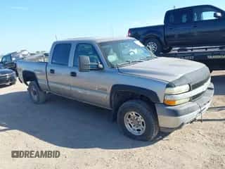 2002 Chevrolet Silverado 2500HD LS z VIN 1GCHK23182F194743, wystawiony jako IAAI lot #43521794 z przebiegiem 284 628 mil mil oraz . Historia ofert i sprzedaży dostępna na DreamBid. Obrazek 1.