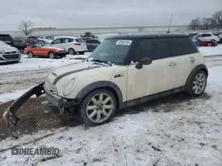 2005 MINI Hardtop S с VIN WMWRE33465TD91749, выставлен на аукционе Copart как лот 43938765 с пробегом 166 391 миль миль и Списание • Salvage title. История ставок и продаж доступна на DreamBid. Изображение 1.
