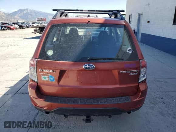 2011 Subaru Forester X z VIN JF2SHABC3BG703456, wystawiony jako Copart lot #66905575 z przebiegiem 153 129 mil mil oraz Czysty tytuł • Clean title. Historia ofert i sprzedaży dostępna na DreamBid. Obrazek 6.