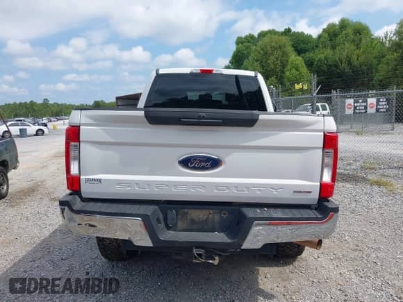 2017 Ford F-250 Lariat z VIN 1FT7W2B64HEE30347, wystawiony jako IAAI lot #43105738 z przebiegiem 85 156 mil mil oraz . Historia ofert i sprzedaży dostępna na DreamBid. Obrazek 17.