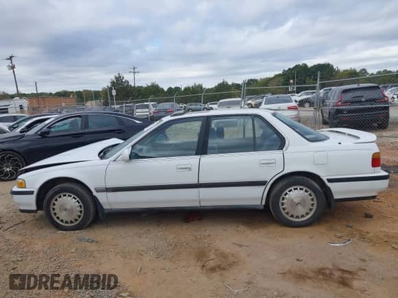 1991 Honda Accord with VIN 1HGCB7664MA061977, listed as a IAAI auction lot 43414301 with 252,995 mi miles and . Bid and sale history available at DreamBid. Image 14.