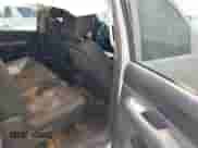 2013 Chevrolet Silverado 1500 LS z VIN 3GCPCREA0DG271797, wystawiony jako IAAI lot #41895015 z przebiegiem 174 940 mil mil oraz . Historia ofert i sprzedaży dostępna na DreamBid. Obrazek 8.