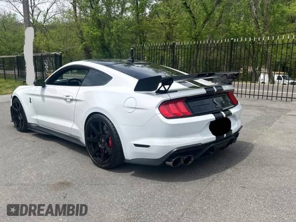 2020 Ford Mustang Shelby GT500 with VIN 1FA6P8SJ4L5501996, listed as a Copart auction lot 54199335 with 1,913 mi miles and Clean title. Bid and sale history available at DreamBid. Image 3.