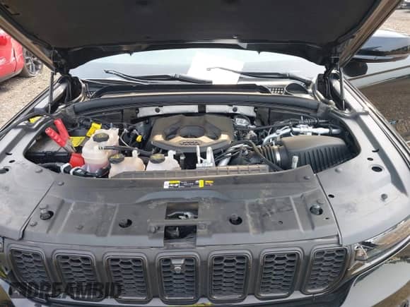 2024 Jeep Grand Cherokee z VIN 1C4RJYB61R8511820, wystawiony jako IAAI lot #42841100 z przebiegiem 17 626 mil mil oraz . Historia ofert i sprzedaży dostępna na DreamBid. Obrazek 10.