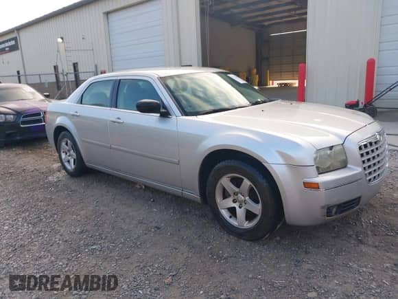 2007 Chrysler 300 Limited с VIN 2C3KA53G77H858104, выставлен на аукционе IAAI как лот 42742614 с пробегом 231 747 миль миль и . История ставок и продаж доступна на DreamBid. Изображение 1.