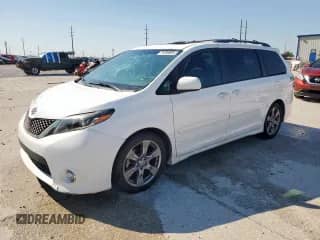2017 Toyota Sienna SE with VIN 5TDXZ3DC1HS860587, listed as a Copart auction lot 71269895 with 171,232 mi miles and Clean title. Bid and sale history available at DreamBid. Image 1.