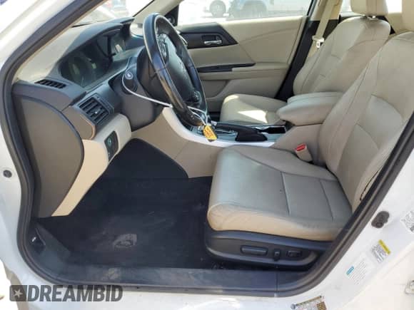 2015 Honda Accord Touring z VIN 1HGCR6F72FA008180, wystawiony jako Copart lot #70205785 z przebiegiem 51 056 mil mil oraz Szkoda całkowita • Salvage title. Historia ofert i sprzedaży dostępna na DreamBid. Obrazek 7.