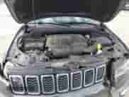 2018 Jeep Grand Cherokee Laredo z VIN 1C4RJEAG7JC450922, wystawiony jako IAAI lot #41169294 z przebiegiem 158 689 mil mil oraz . Historia ofert i sprzedaży dostępna na DreamBid. Obrazek 10.