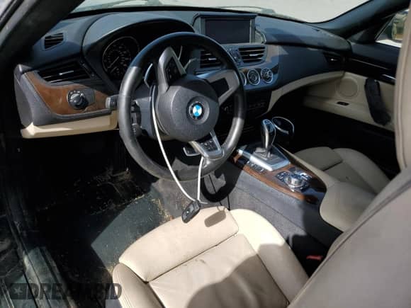 2012 BMW Z4 sDrive28i с VIN WBALL5C54CJ103121, выставлен на аукционе Copart как лот 49879875 с пробегом 118 483 миль миль и Списание • Salvage title. История ставок и продаж доступна на DreamBid. Изображение 8.