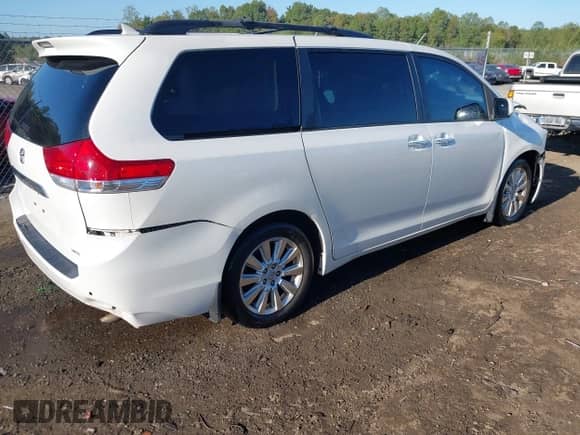 2011 Toyota Sienna XLE AAS with VIN 5TDYK3DC7BS089178, listed as a IAAI auction lot 43375182 with 149,795 mi miles and . Bid and sale history available at DreamBid. Image 4.