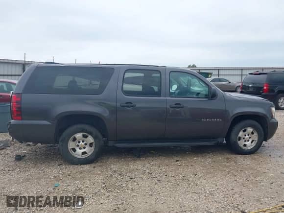 2010 Chevrolet Suburban LS с VIN 1GNUCHE07AR213838, выставлен на аукционе IAAI как лот 42523274 с пробегом 251 109 миль миль и . История ставок и продаж доступна на DreamBid. Изображение 13.
