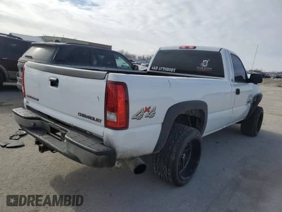 2001 Chevrolet Silverado 2500HD LS with VIN 1GCHK24181E207171, listed as a Copart auction lot 41771075 with 238,225 mi miles and Salvage title. Bid and sale history available at DreamBid. Image 3.
