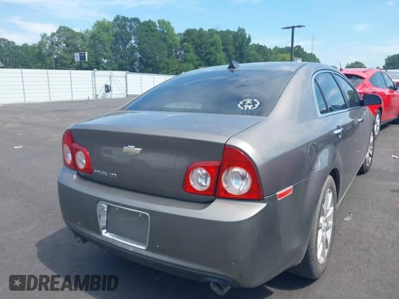 2012 Chevrolet Malibu LTZ z VIN 1G1ZG5E77CF164975, wystawiony jako IAAI lot #42513864 z przebiegiem 195 299 mil mil oraz . Historia ofert i sprzedaży dostępna na DreamBid. Obrazek 4.