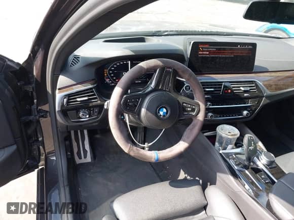 2021 BMW 5 Series 540i с VIN WBA53BJ02MWX10749, выставлен на аукционе IAAI как лот 42339201 с пробегом 46 807 миль миль и . История ставок и продаж доступна на DreamBid. Изображение 21.