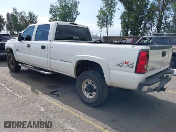 2006 Chevrolet Silverado 3500 SRW Wrk Trk z VIN 1GCHK33D06F229202, wystawiony jako IAAI lot #42117898 z przebiegiem 216 781 mil mil oraz . Historia ofert i sprzedaży dostępna na DreamBid. Obrazek 3.