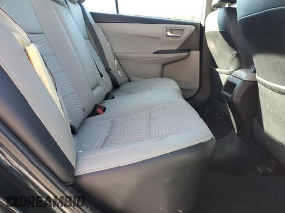 2015 Toyota Camry SE z VIN 4T1BF1FKXFU066963, wystawiony jako Copart lot #82642705 z przebiegiem 179 074 mil mil oraz Szkoda całkowita • Salvage title. Historia ofert i sprzedaży dostępna na DreamBid. Obrazek 10.