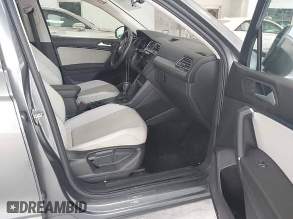 2020 Volkswagen Tiguan SE with VIN 3VV3B7AX8LM078069, listed as a IAAI auction lot 43453635 with 50,222 mi miles and . Bid and sale history available at DreamBid. Image 5.