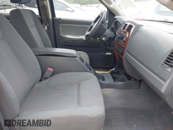 2005 Dodge Dakota SLT z VIN 1D7HE48N75S327041, wystawiony jako IAAI lot #42232145 z przebiegiem 229 467 mil mil oraz . Historia ofert i sprzedaży dostępna na DreamBid. Obrazek 5.
