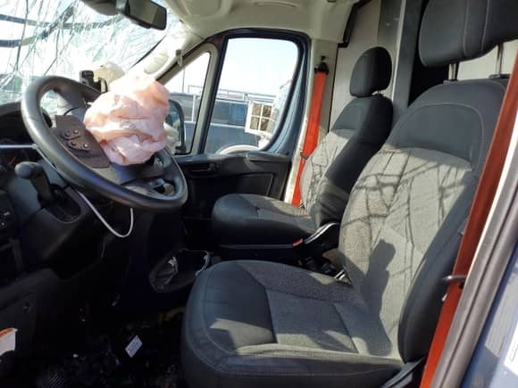 2021 Ram ProMaster Cargo с VIN 3C6MRVJG3ME571504, выставлен на аукционе Copart как лот 64507354 с пробегом 59 626 миль миль и На запчасти • Non repairable. История ставок и продаж доступна на DreamBid. Изображение 7.