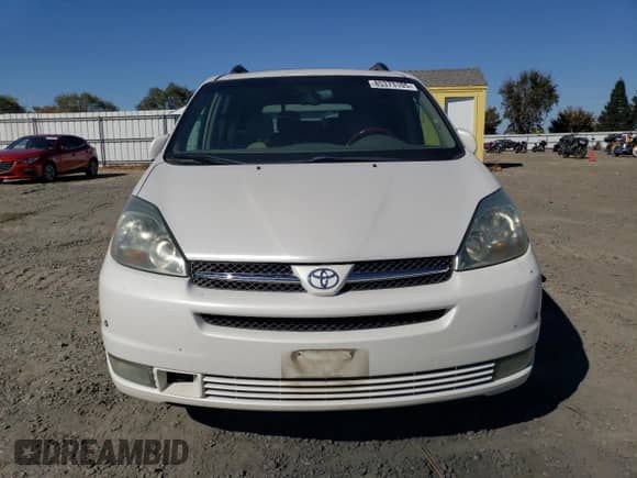 2005 Toyota Sienna XLE z VIN 5TDBA22C45S054060, wystawiony jako Copart lot #85373105 z przebiegiem 206 022 mil mil oraz Szkoda całkowita • Salvage title. Historia ofert i sprzedaży dostępna na DreamBid. Obrazek 5.