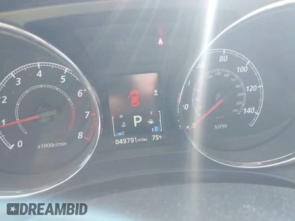 2021 Mitsubishi Outlander ES z VIN JA4ARUAU7MU003537, wystawiony jako IAAI lot #43092424 z przebiegiem 49 791 mil mil oraz . Historia ofert i sprzedaży dostępna na DreamBid. Obrazek 7.