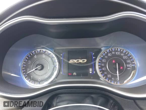 2017 Chrysler 200 Touring z VIN 1C3CCCFB3HN503085, wystawiony jako IAAI lot #41531740 z przebiegiem 140 734 mil mil oraz . Historia ofert i sprzedaży dostępna na DreamBid. Obrazek 7.