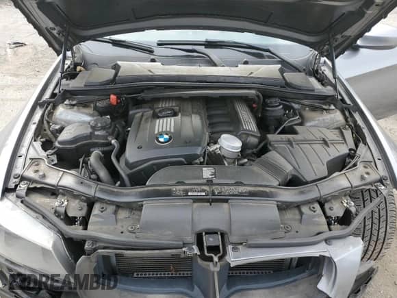 2011 BMW 3 Series 328i xDrive z VIN WBAPK5G54BNN25475, wystawiony jako Copart lot #90435055 z przebiegiem 97 946 mil mil oraz Szkoda całkowita • Salvage title. Historia ofert i sprzedaży dostępna na DreamBid. Obrazek 11.