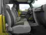 2008 Jeep Wrangler X z VIN 1J4FA241X8L512892, wystawiony jako Copart lot #82195025 z przebiegiem Nie podano mil oraz Czysty tytuł • Clean title. Historia ofert i sprzedaży dostępna na DreamBid. Obrazek 11.