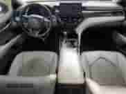 2021 Toyota Camry SE z VIN 4T1S11AK5MU561378, wystawiony jako Copart lot #51075785 z przebiegiem 80 781 mil mil oraz Szkoda całkowita • Salvage title. Historia ofert i sprzedaży dostępna na DreamBid. Obrazek 8.