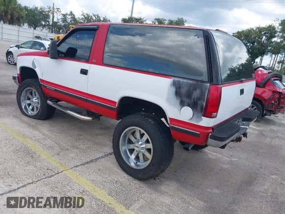 1994 Chevrolet Blazer z VIN 1GNEK18K2RJ362275, wystawiony jako IAAI lot #43018684 z przebiegiem 205 050 mil mil oraz . Historia ofert i sprzedaży dostępna na DreamBid. Obrazek 3.