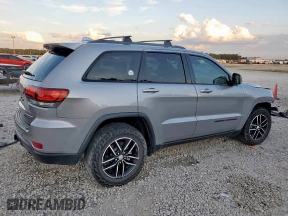 2017 Jeep Grand Cherokee Trailhawk z VIN 1C4RJFLT9HC938425, wystawiony jako Copart lot #85514325 z przebiegiem 116 568 mil mil oraz Szkoda całkowita • Salvage title. Historia ofert i sprzedaży dostępna na DreamBid. Obrazek 3.