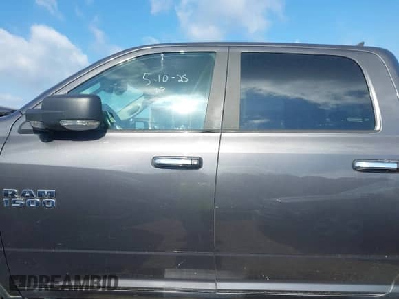 2018 Ram 1500 Big Horn z VIN 1C6RR7LM5JS247760, wystawiony jako IAAI lot #42306425 z przebiegiem 93 664 mil mil oraz . Historia ofert i sprzedaży dostępna na DreamBid. Obrazek 14.