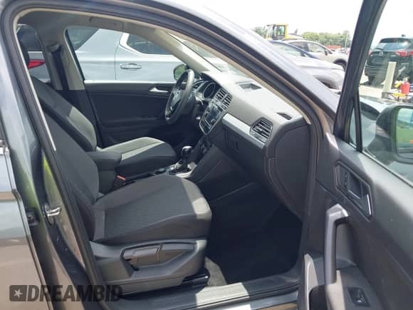 2021 Volkswagen Tiguan S z VIN 3VV0B7AXXMM025314, wystawiony jako IAAI lot #42726202 z przebiegiem 85 742 mil mil oraz . Historia ofert i sprzedaży dostępna na DreamBid. Obrazek 5.