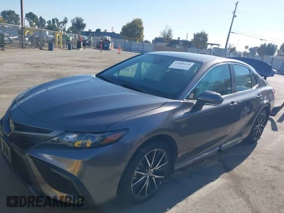 2023 Toyota Camry SE z VIN 4T1G11AK1PU835427, wystawiony jako IAAI lot #43400628 z przebiegiem 48 114 mil mil oraz . Historia ofert i sprzedaży dostępna na DreamBid. Obrazek 14.