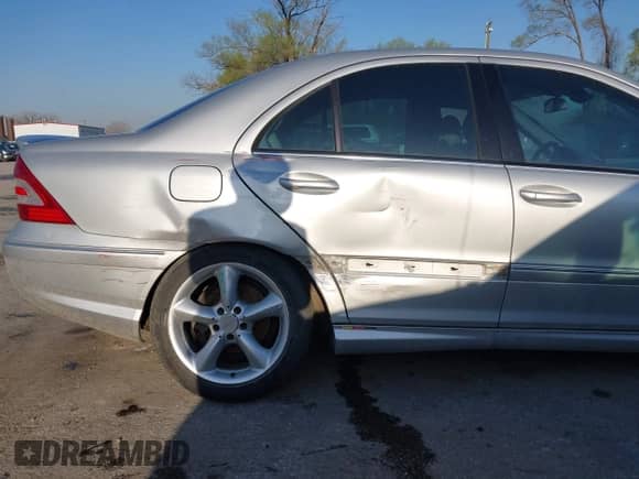 2005 Mercedes-Benz C 230 Kompressor with VIN WDBRF40J35F659991, listed as a IAAI auction lot 41952864 with Not provided miles and . Bid and sale history available at DreamBid. Image 6.