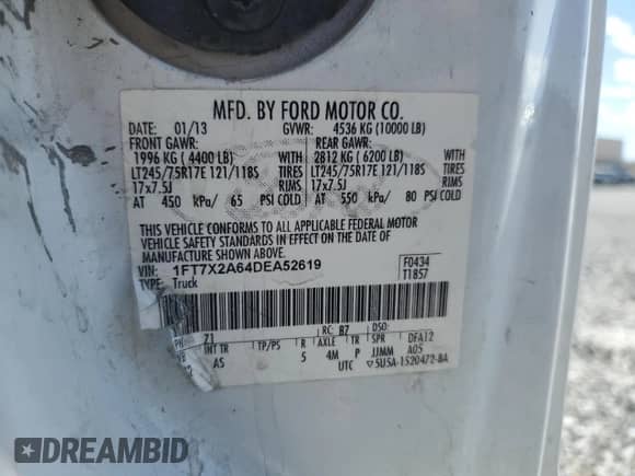 2013 Ford F-250 XL z VIN 1FT7X2A64DEA52619, wystawiony jako Copart lot #56963475 z przebiegiem 187 519 mil mil oraz Czysty tytuł • Clean title. Historia ofert i sprzedaży dostępna na DreamBid. Obrazek 12.