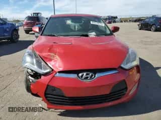 2012 Hyundai Veloster w/Black Int z VIN KMHTC6AD8CU076244, wystawiony jako Copart lot #82572615 z przebiegiem 180 435 mil mil oraz Czysty tytuł • Clean title. Historia ofert i sprzedaży dostępna na DreamBid. Obrazek 5.