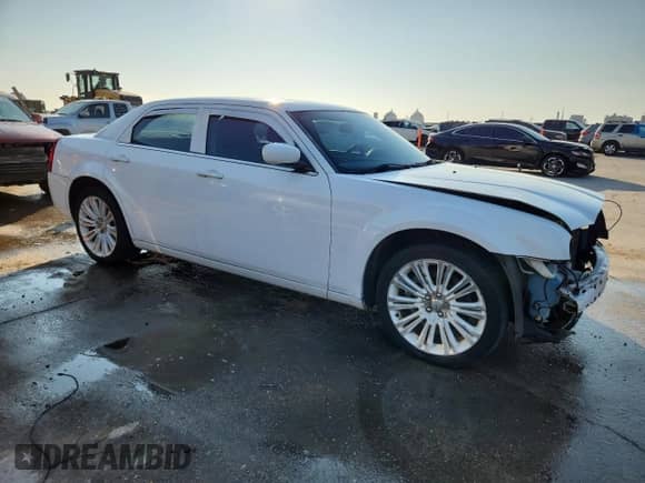 2010 Chrysler 300 S with VIN 2C3CA2CV4AH328326, listed as a Copart auction lot 71128315 with 122,788 mi miles and Salvage title. Bid and sale history available at DreamBid. Image 4.