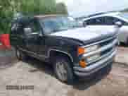 1996 Chevrolet Tahoe z VIN 1GNEC13R7TJ377895, wystawiony jako IAAI lot #42523646 z przebiegiem 267 990 mil mil oraz . Historia ofert i sprzedaży dostępna na DreamBid. Obrazek 1.